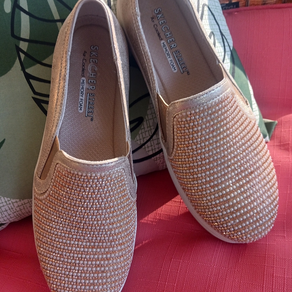 SKECHERS Goldie Flashow Rosegold Women's 8...Retail $94